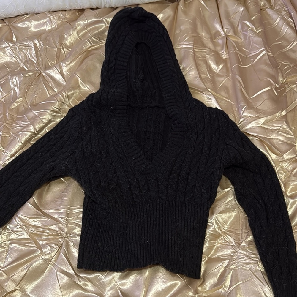 black knitted cropped pullover